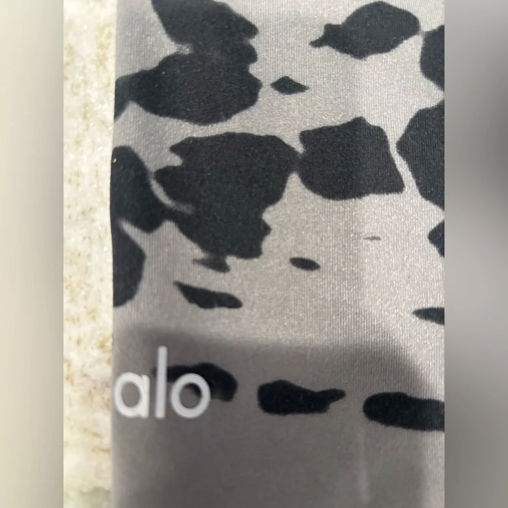 ALO Yoga, gray and black tie dye cropped high waisted leggings size XS